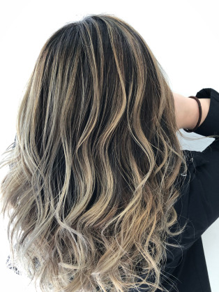 バレイヤージュとハイライトの違いって Room Hair ルームヘア 半個室のプライベート美容室 渋谷 杉並 世田谷 新宿